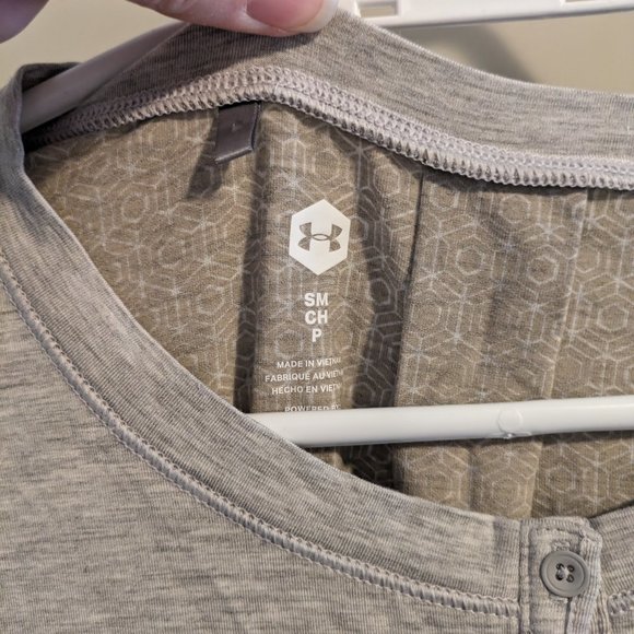 Under Armour top - Picture 2 of 2